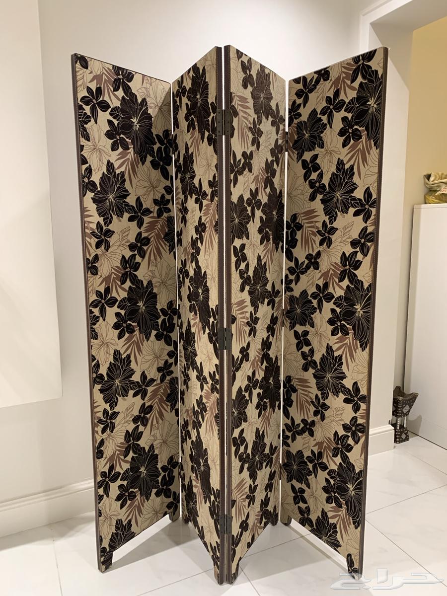 Double bed, wooden partition, and entrance table64397088241025114