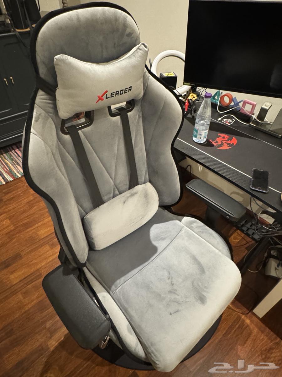 شاشة وطاولة وسماعات سوني 5 وكرسي قيمنق64395213663745113