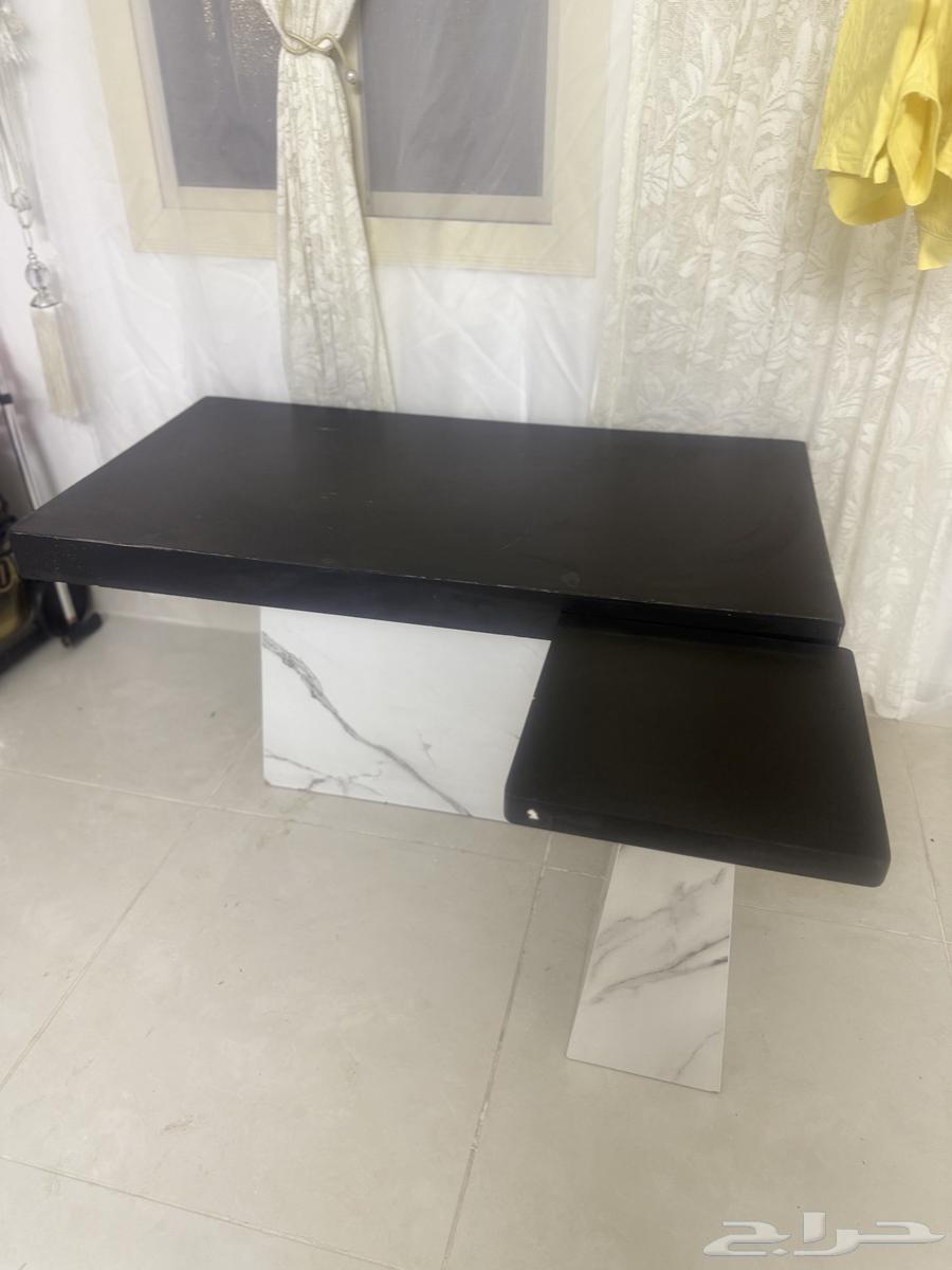 طاولات وحده كبيره والثانيه صغيره تقبل المحل ووبيعهم64401091593217112