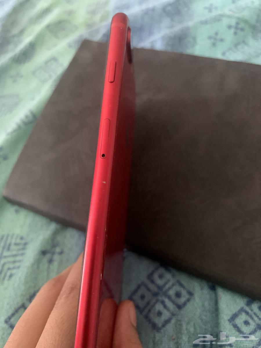 آيفون احمر64397311670531113