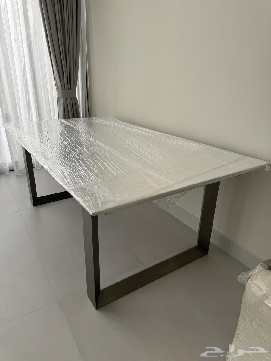 طاولة طعام وكراسي و بوفيه جانبي64397255906049111