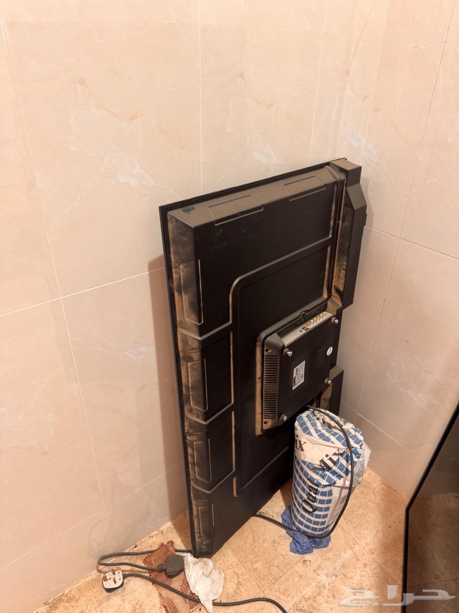 Broken screens for sale, two different sizes 55 and 4064401133266819113