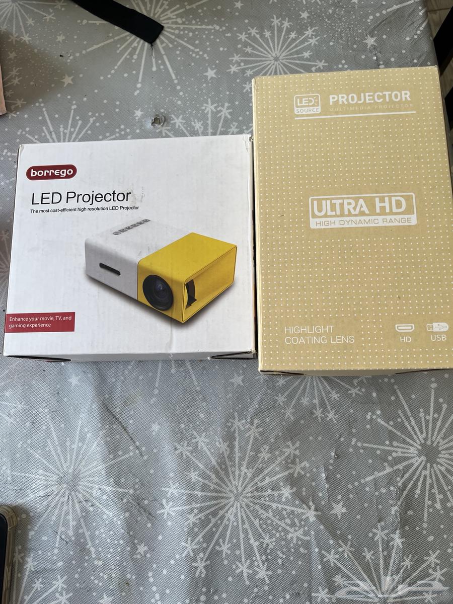 جهازين برجكتر جديدات سبب البيع عدم الحاجه لهن64398019051395110