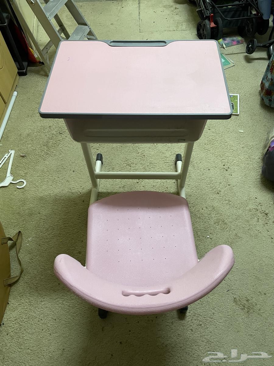 Children's table for sale63619351115267110