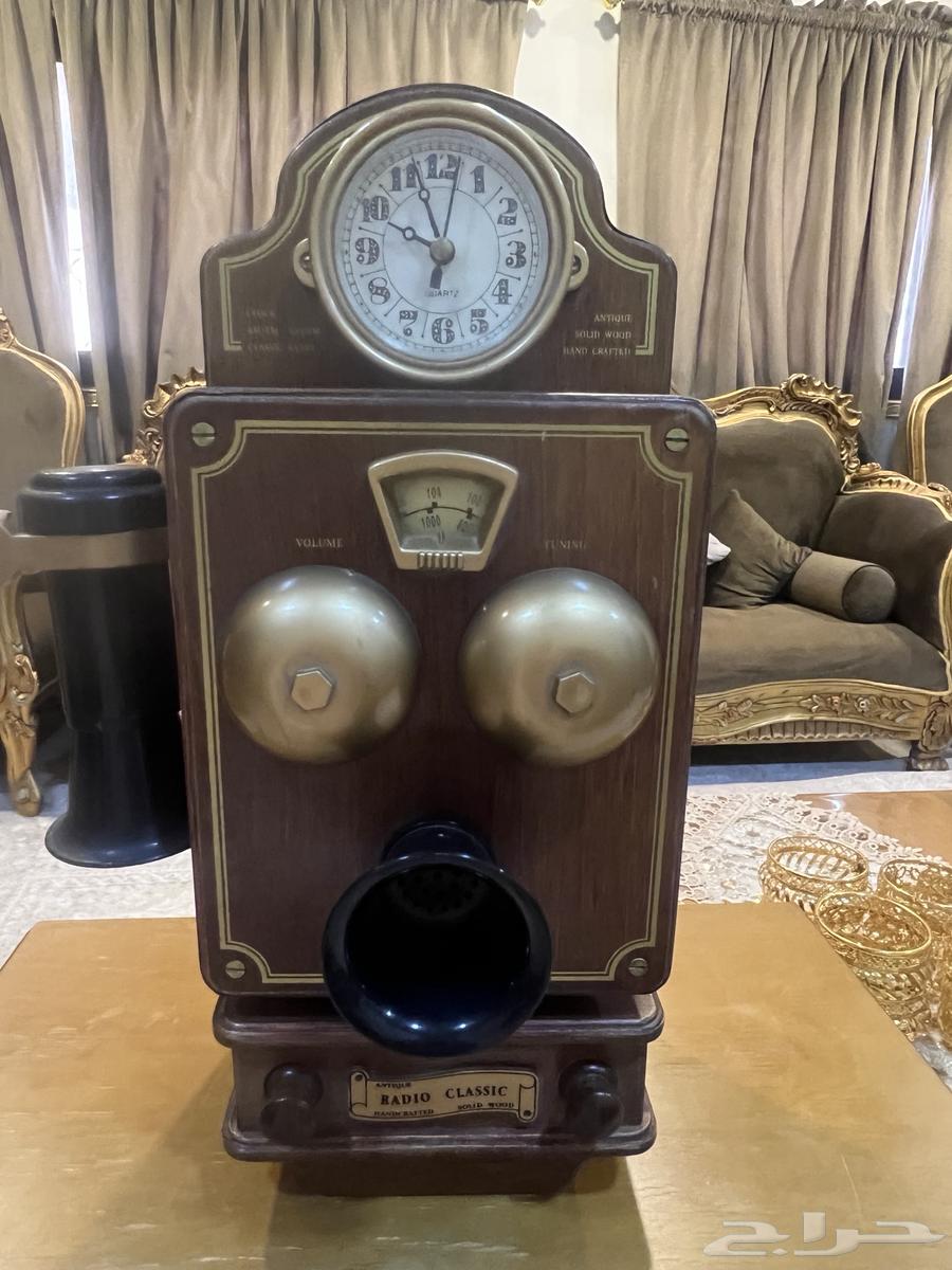 راديو كلاسيك قديم يعمل بصورة جيدة موجتين FM. AM64396407725058110