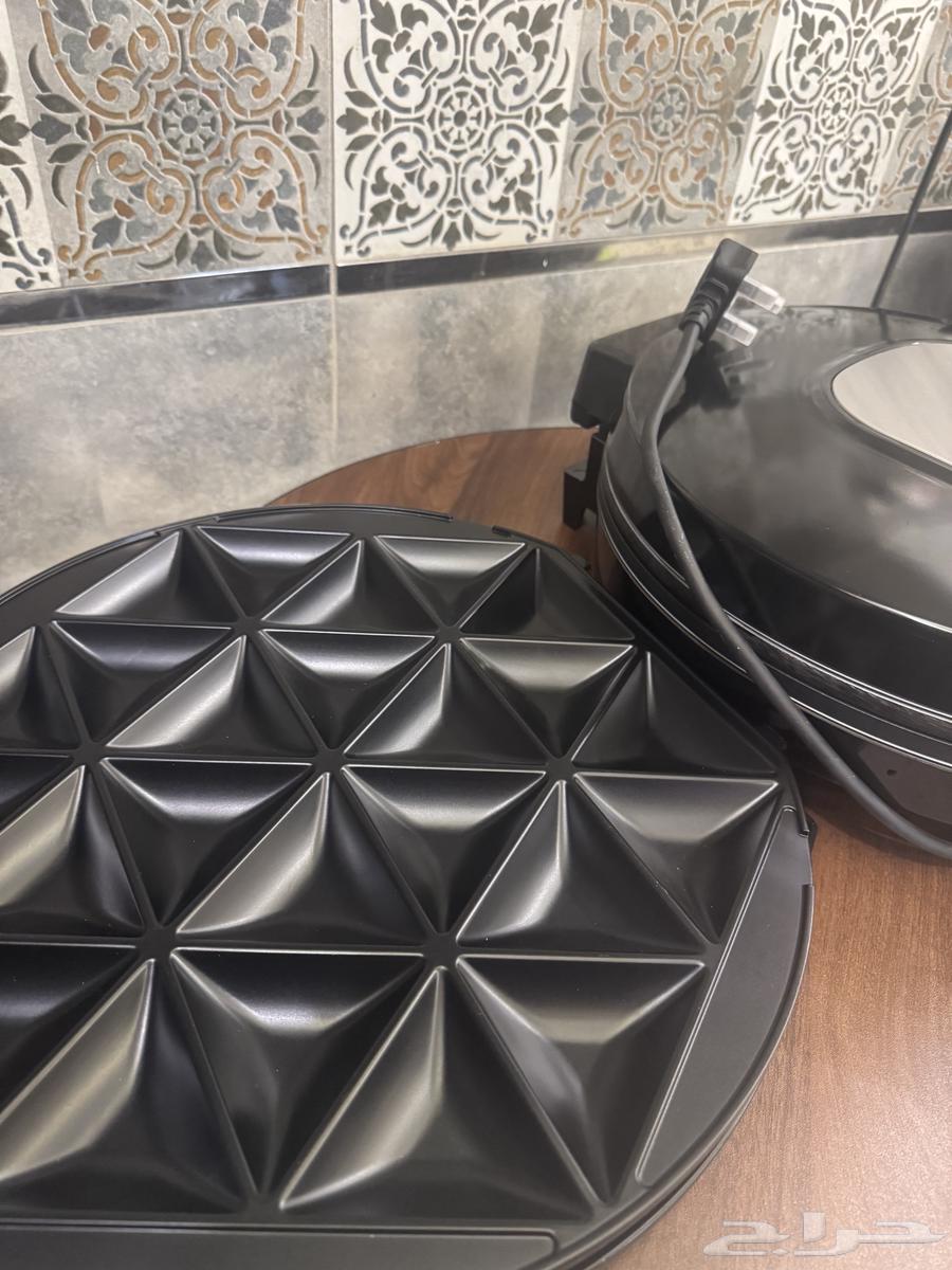 Josie and Sambosa Maker Device64394923726338113