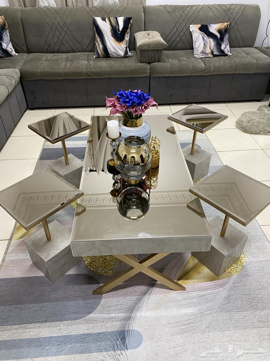 Large table with four service tables, purchase price 600, selling price 40064399036579587111