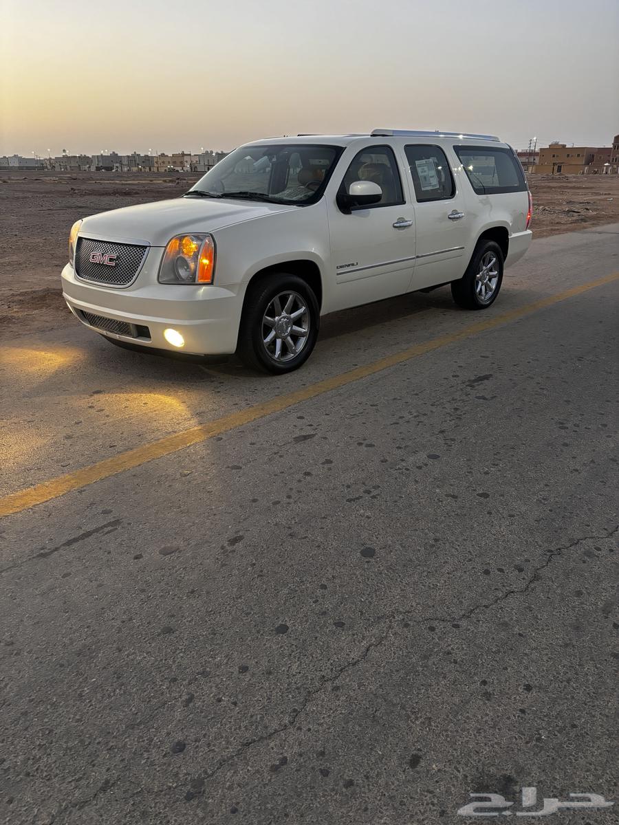 Yukon XL 2011, top condition.64538091946626110