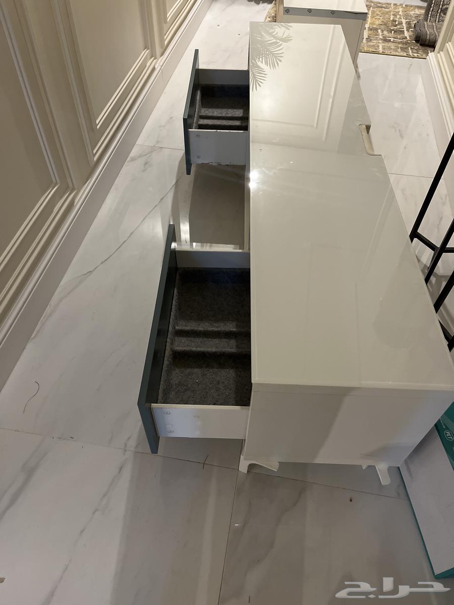 طوالة تلفزيون من أكيا64398534536705114