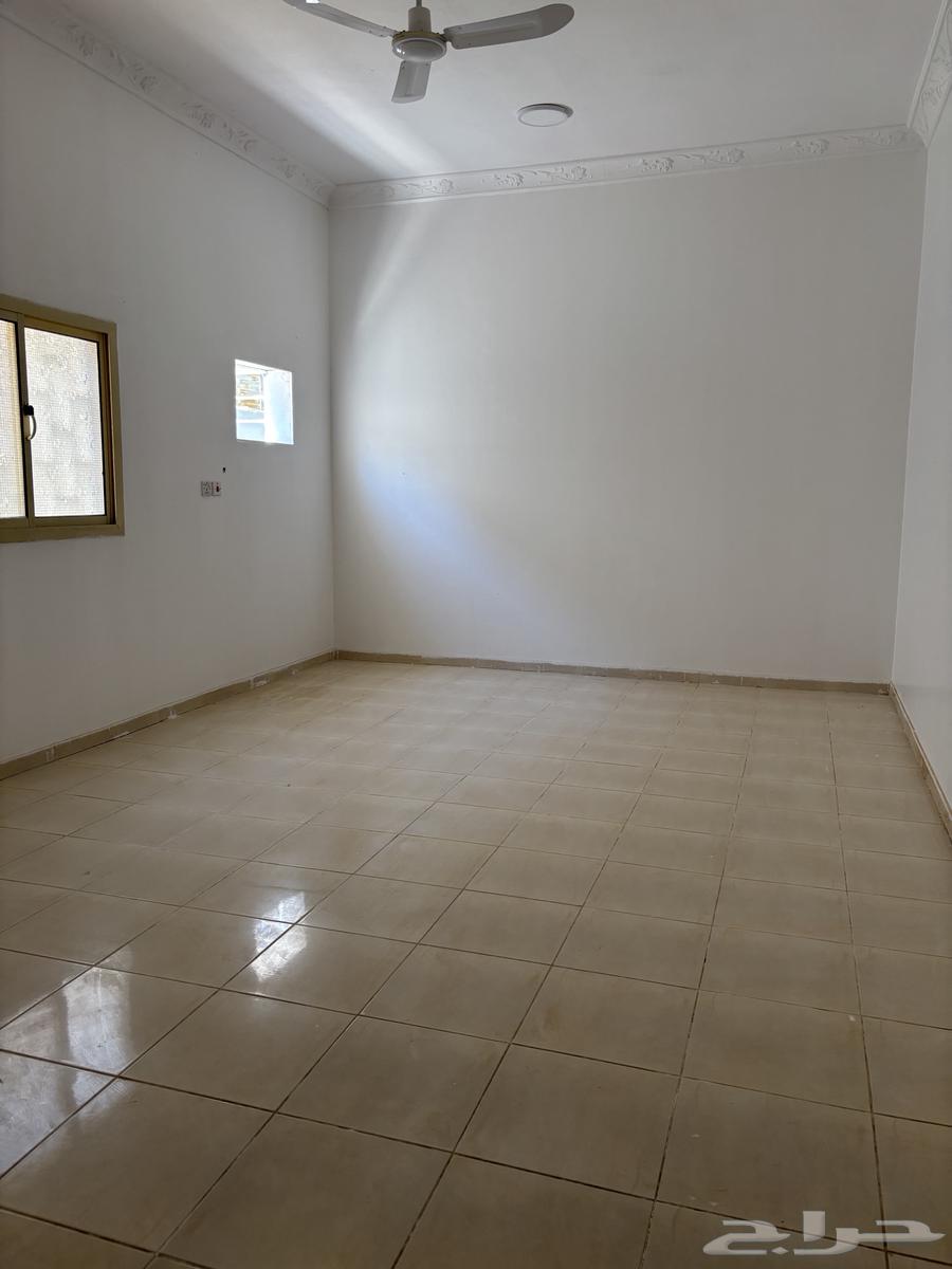 For sale, a rear ground floor apartment, ownership, Tabuk, Al-Rayyan neighborhood, 350 thousand63614094062209113