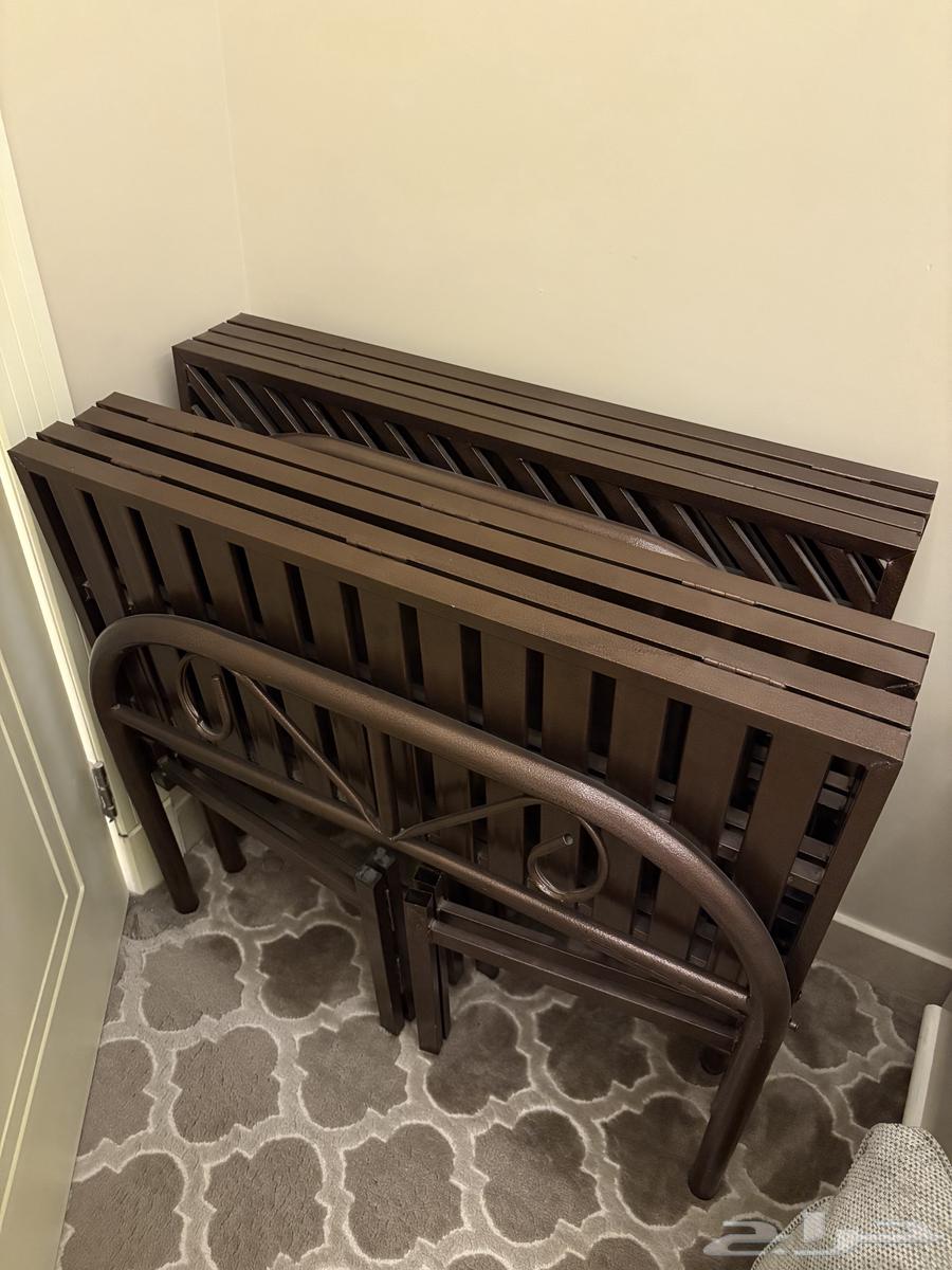 طاولتين وسريرين تبرع لوجه الله64399216391170110