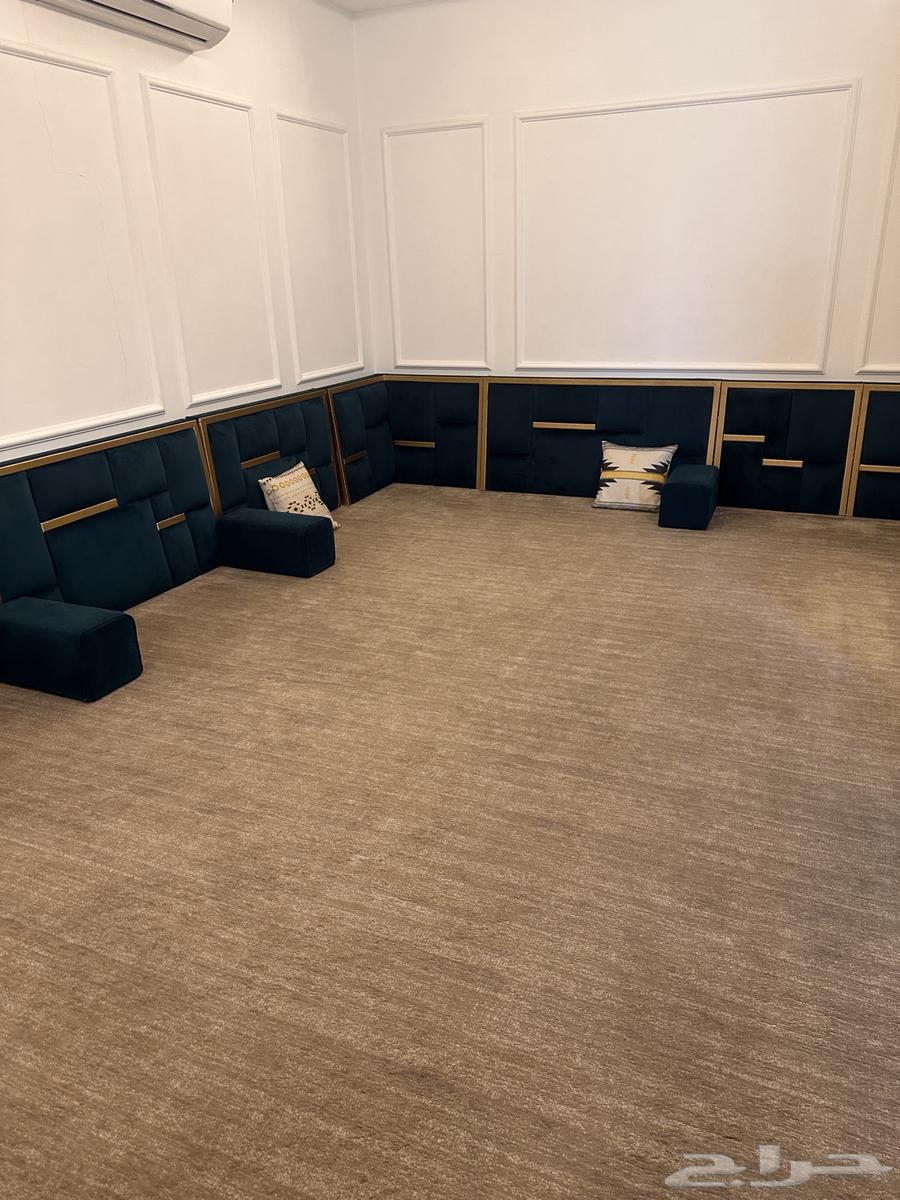 Men's living room set in very good condition with curtain, table, and carpet64398465128579111