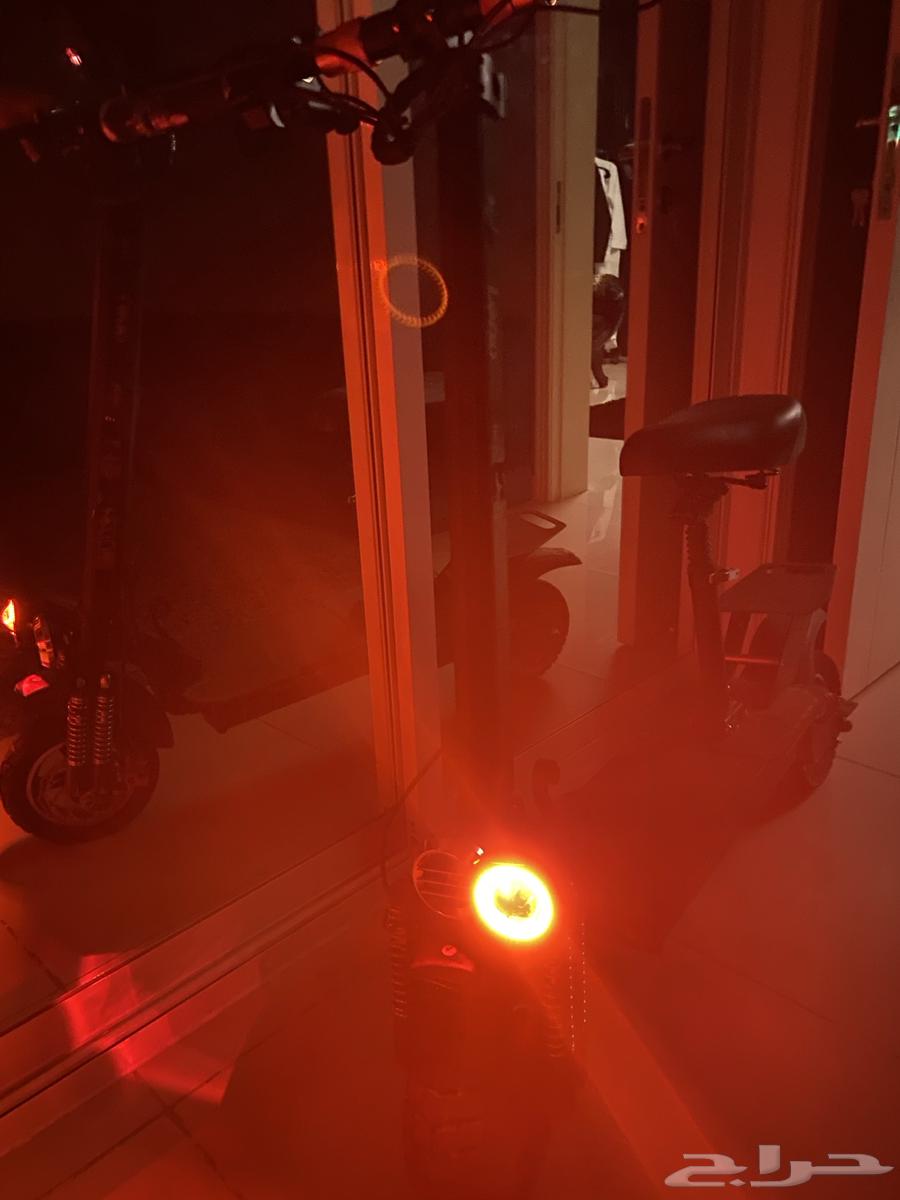 Very practical scooter, looks cool and priced at a steal, speed 10064392662427393111