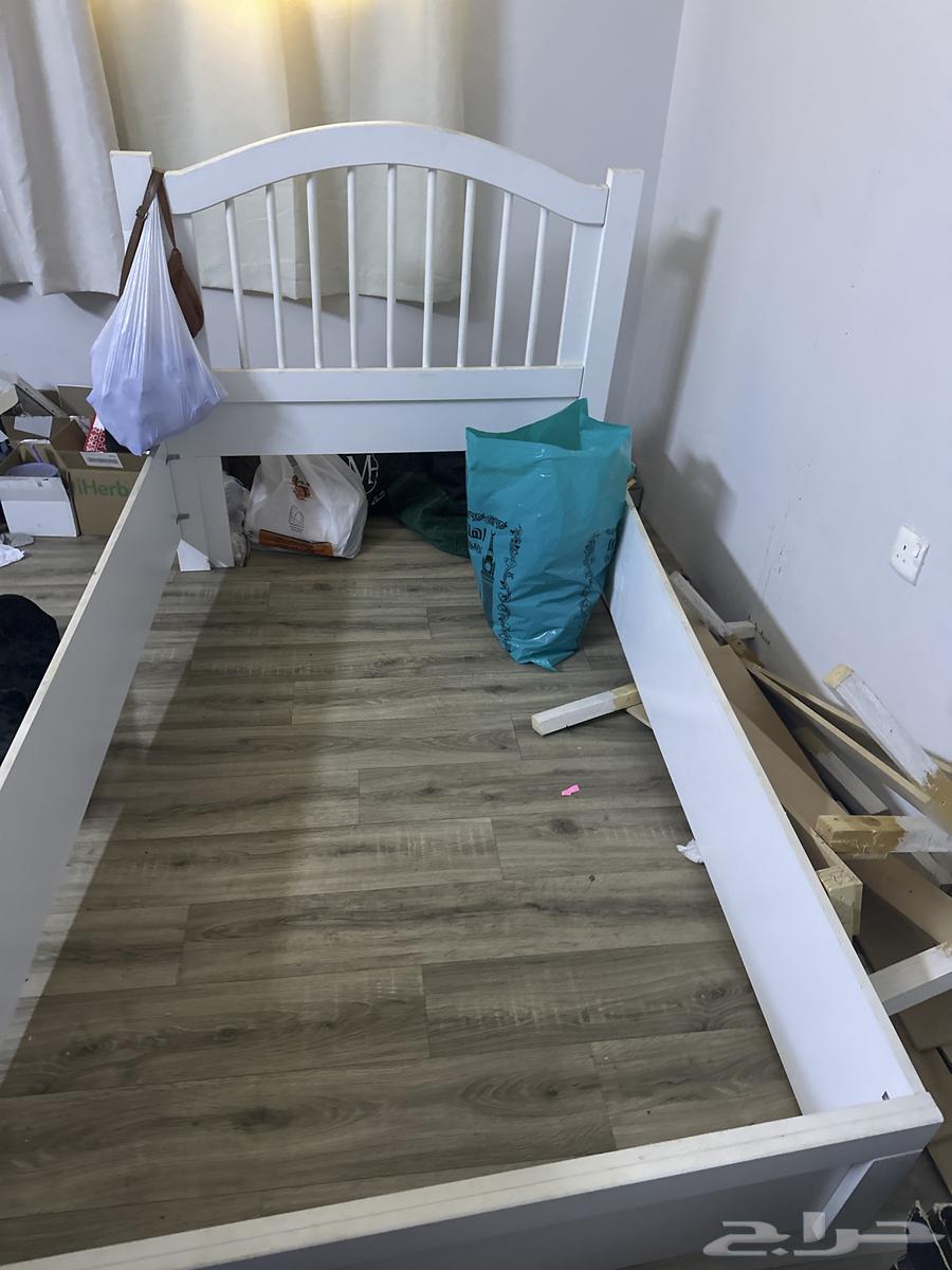 سرير لمن يريده64396240317443110