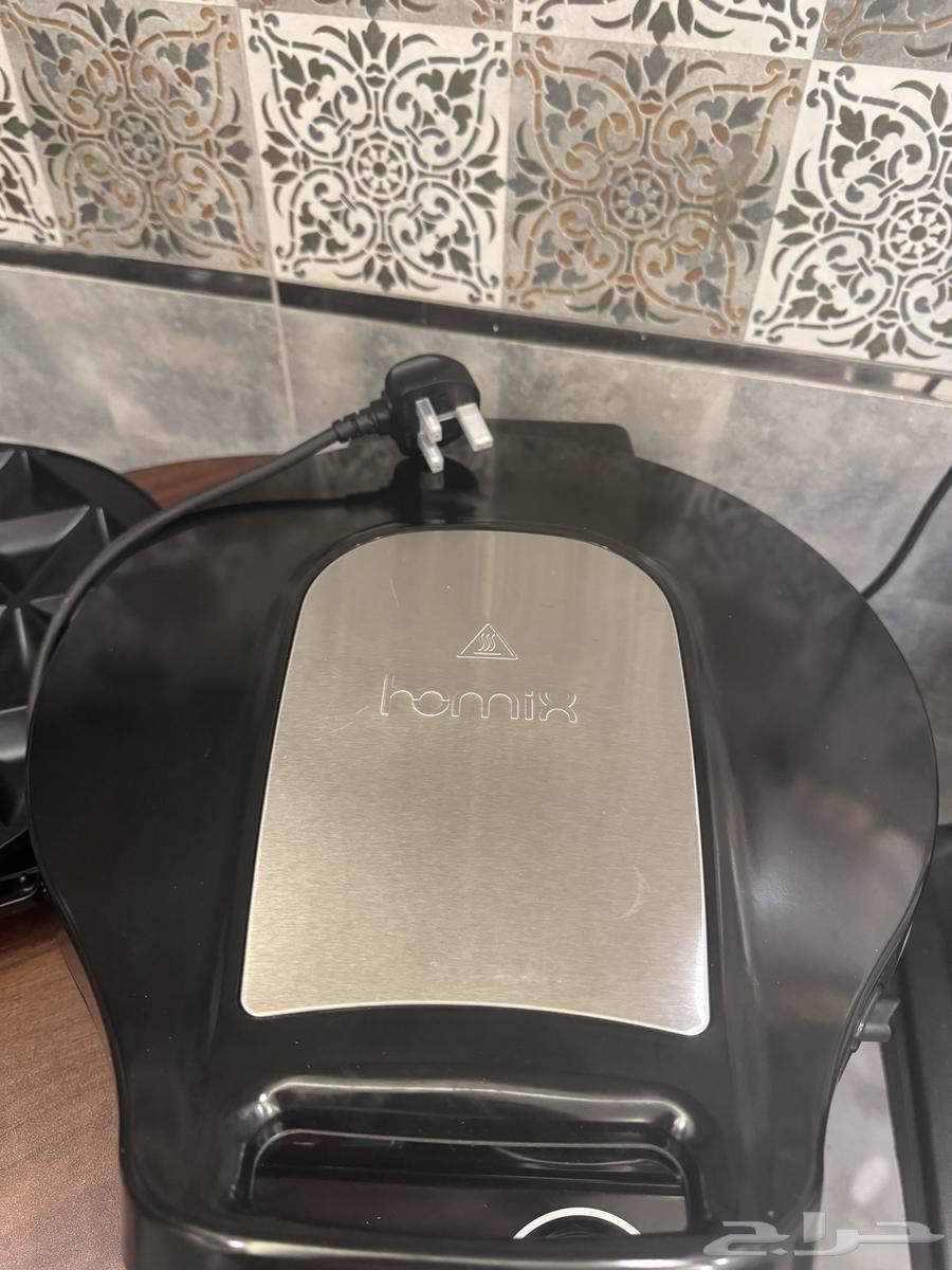 Josie and Sambosa Maker Device64394923726338112