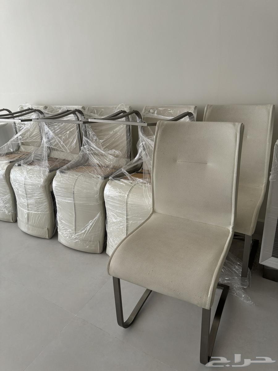 طاولة طعام وكراسي و بوفيه جانبي64397255906049112