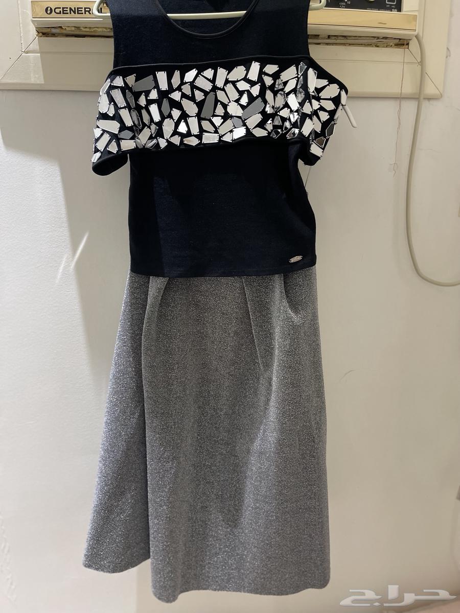 فستان مناسبات فخم من فيمي 9 البلوزة مقاسM والتنورة مقاس S64392525573122110
