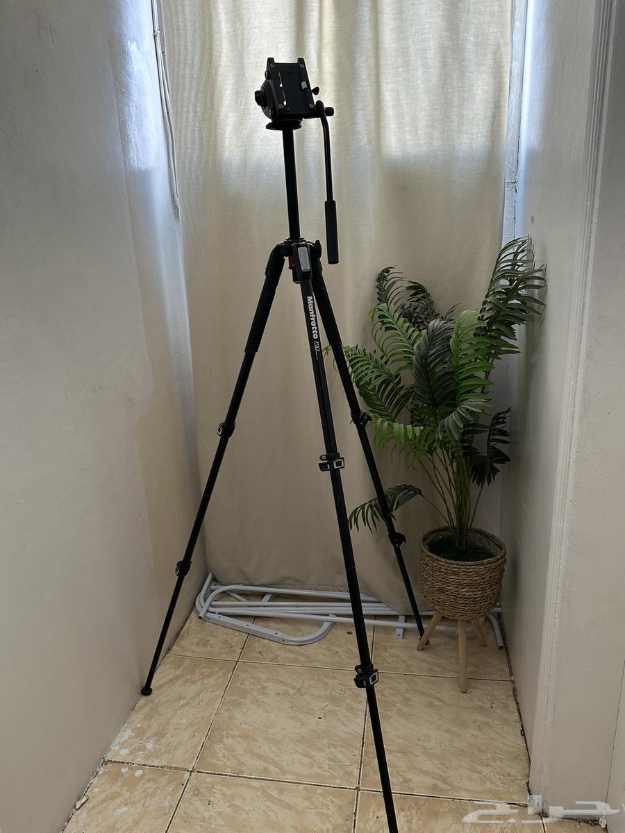 للبيع  ترايبود Manfrotto 190 pro 3 مع راس فيديو MVH500AH64395699860995111