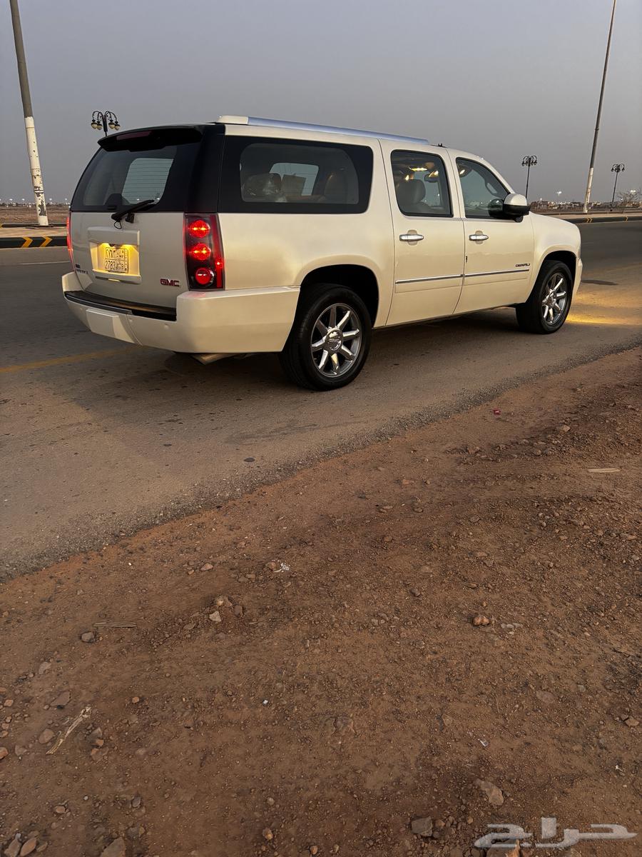 Yukon XL 2011, top condition.64538091946626113