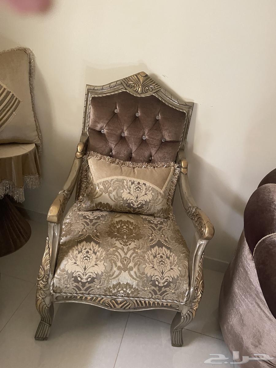 كنب شبه جديد استعمال خفيف ثمانية قطع مع سجاد دون الطاولات64394066920833114