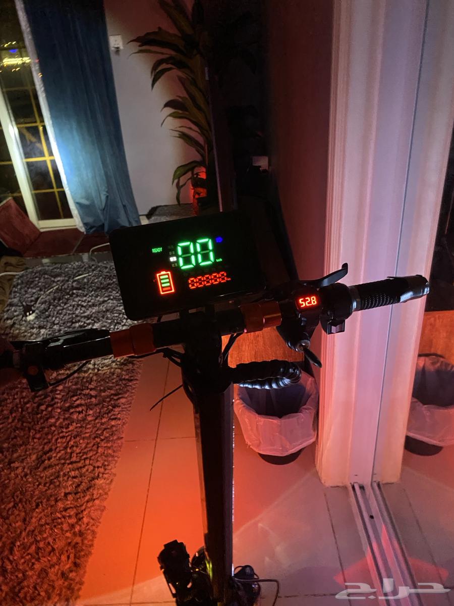 Very practical scooter, looks cool and priced at a steal, speed 10064392662427393112