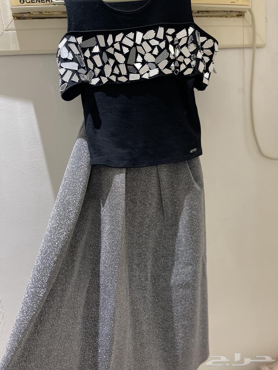 فستان مناسبات فخم من فيمي 9 البلوزة مقاسM والتنورة مقاس S64392525573122111