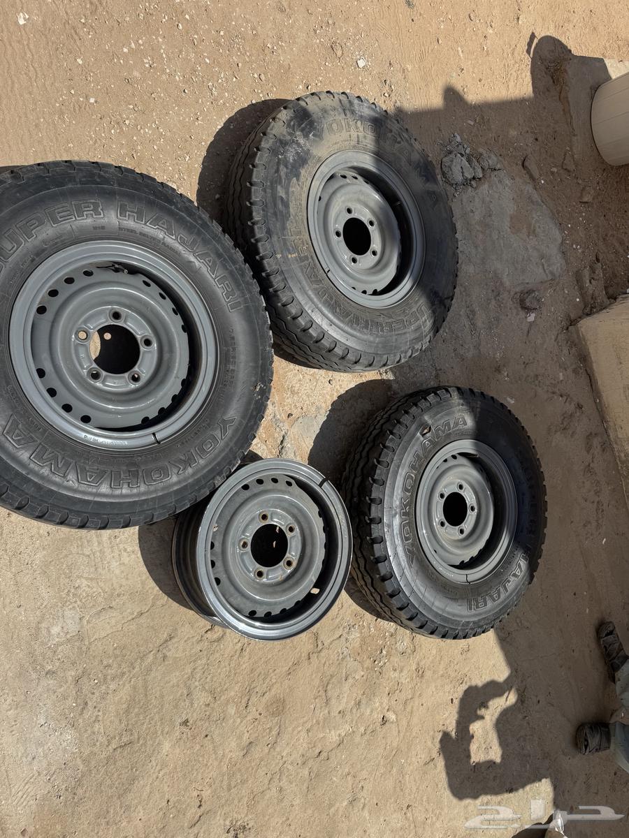 Genuine Jeep Wrangler Alloy Wheels, One Without Hubcaps64544608048001113