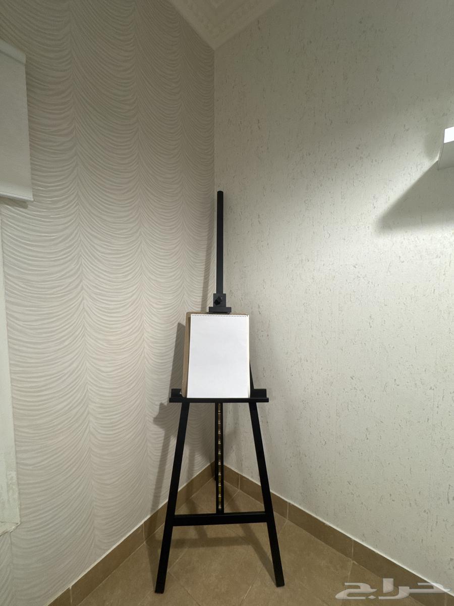 New unused drawing board for sketching enthusiasts with sketchbook64400231556995110