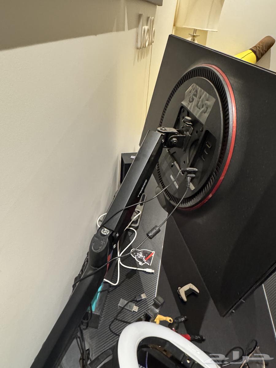 شاشة وطاولة وسماعات سوني 5 وكرسي قيمنق64395213663745111