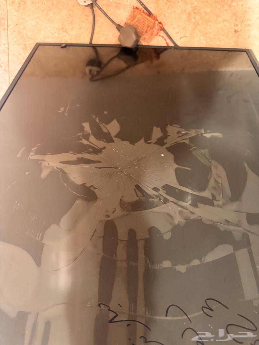 Broken screens for sale, two different sizes 55 and 4064401133266819110