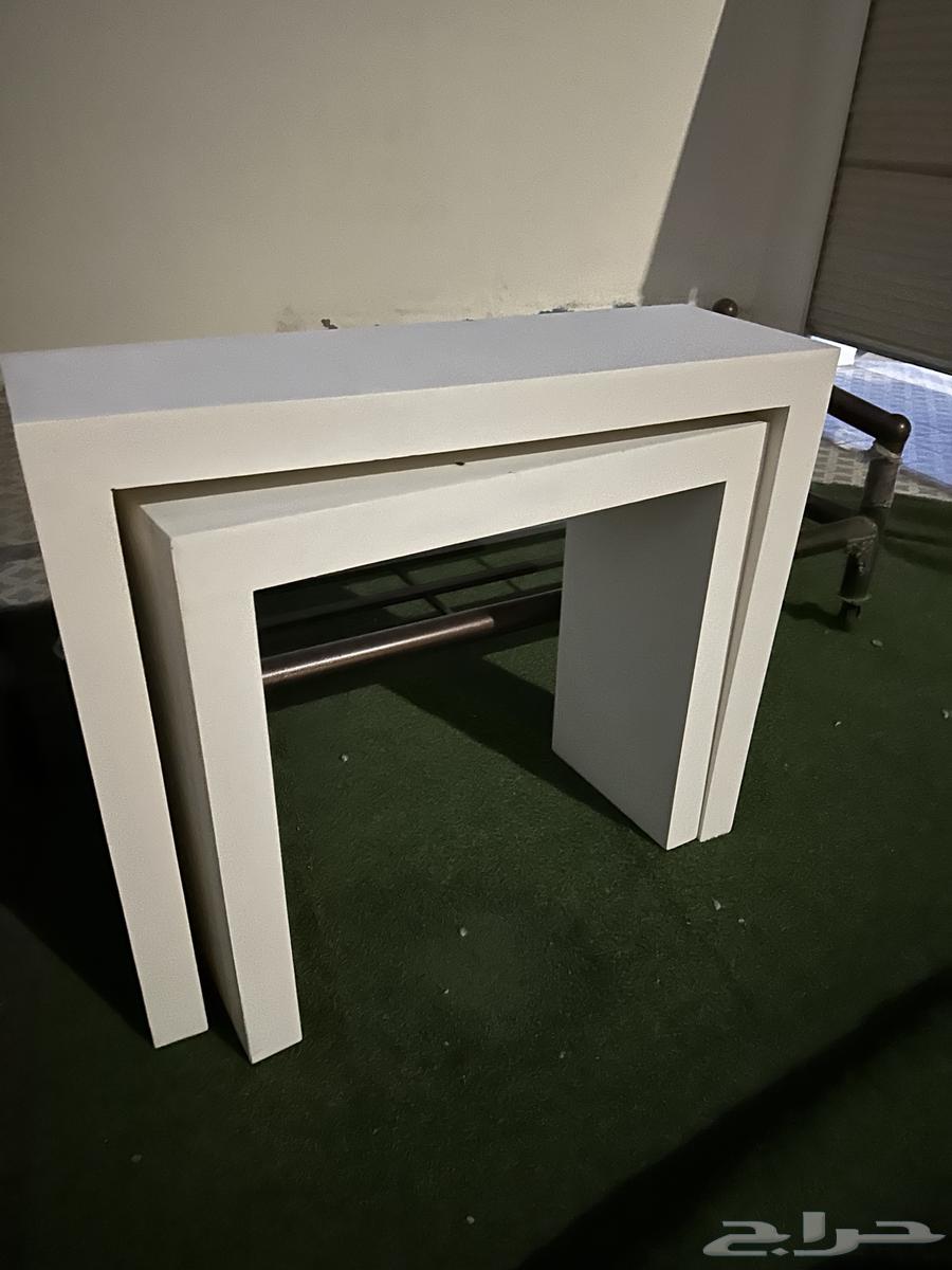 Entrance stand with tables64396102502274112