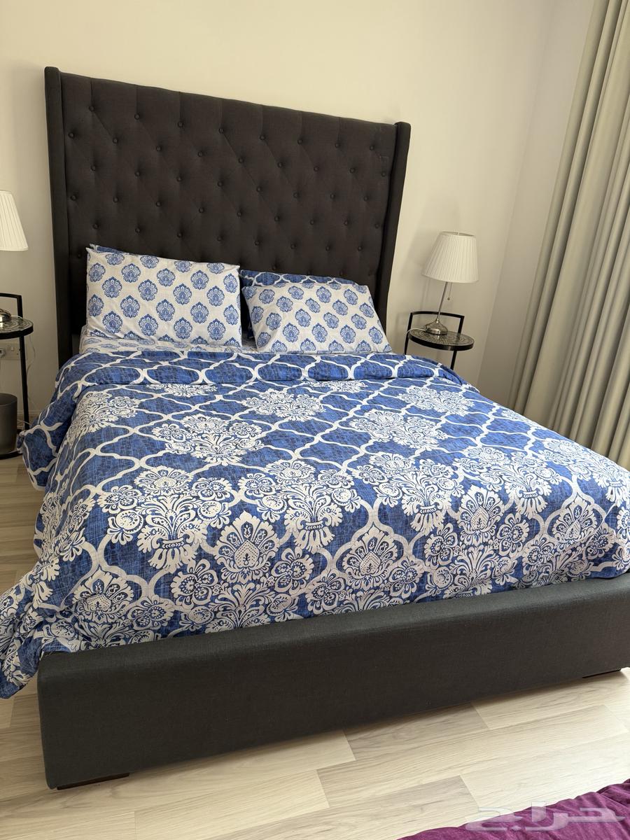 سرير مفروش (ملكي)64397547523971110