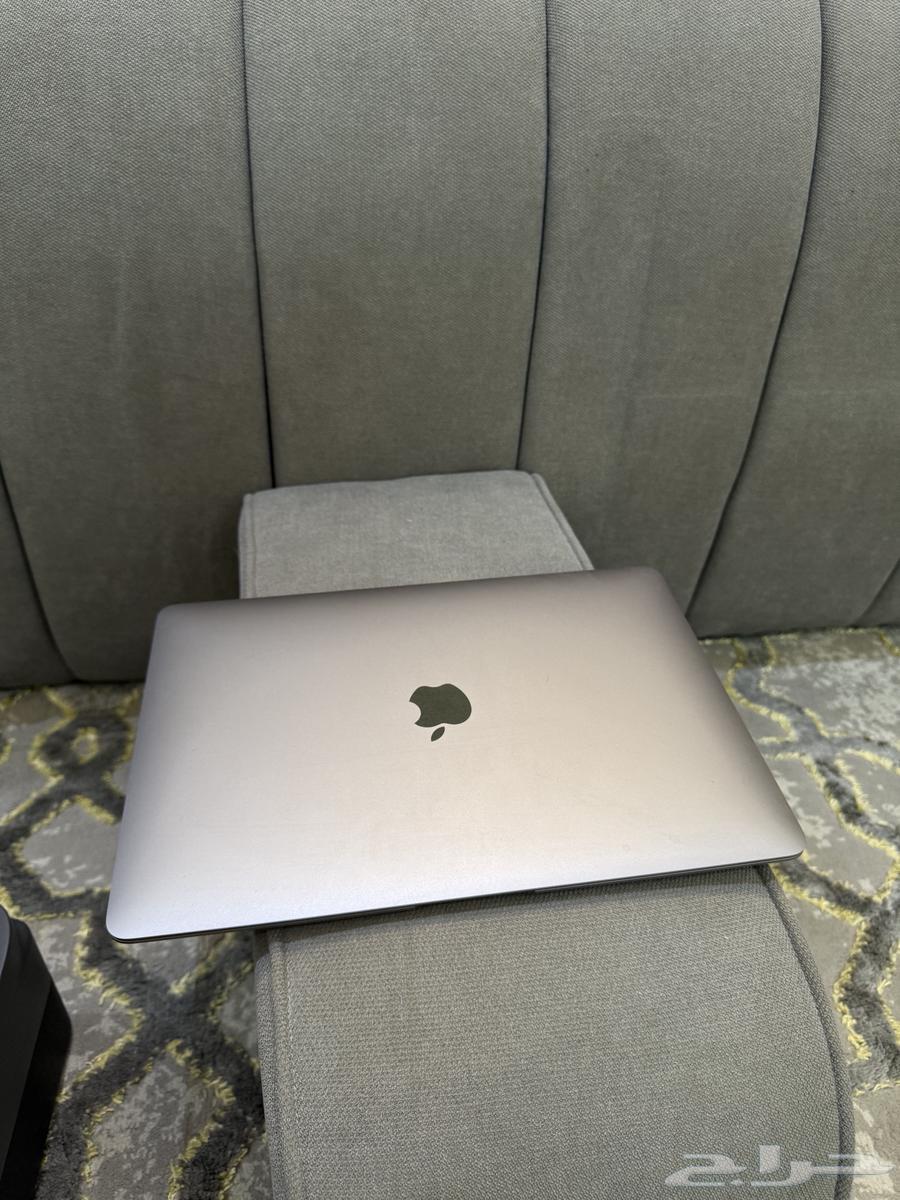 لابت توب أبل(ماكب بوك 2020)ومعه طابعه من كانون pixma64399272048899110