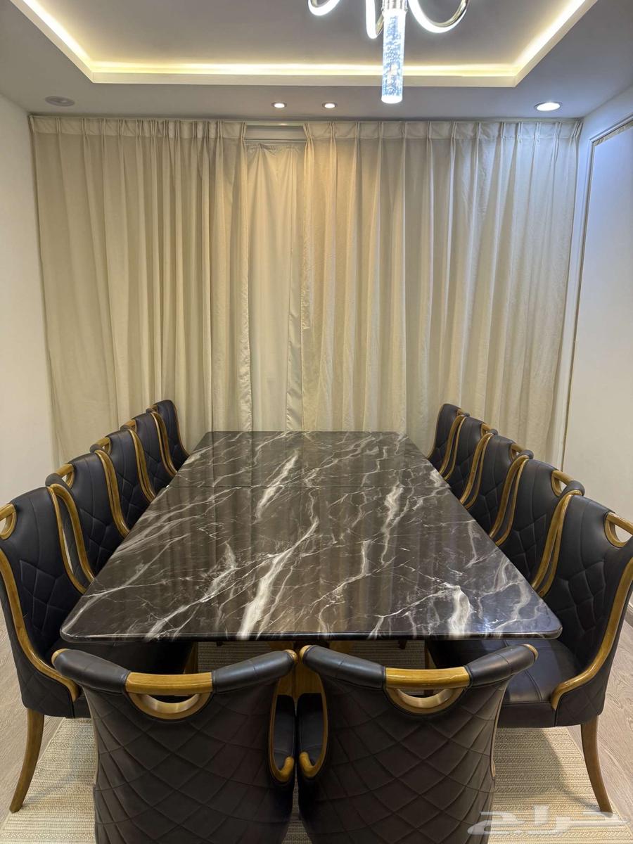 Dining table64400883054722110