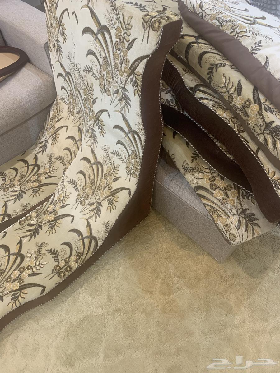 كنب 7 اشخاص   و كنب متصل احمر 3 زوايا تقريبا 6 4   ظهريات64397811148033112