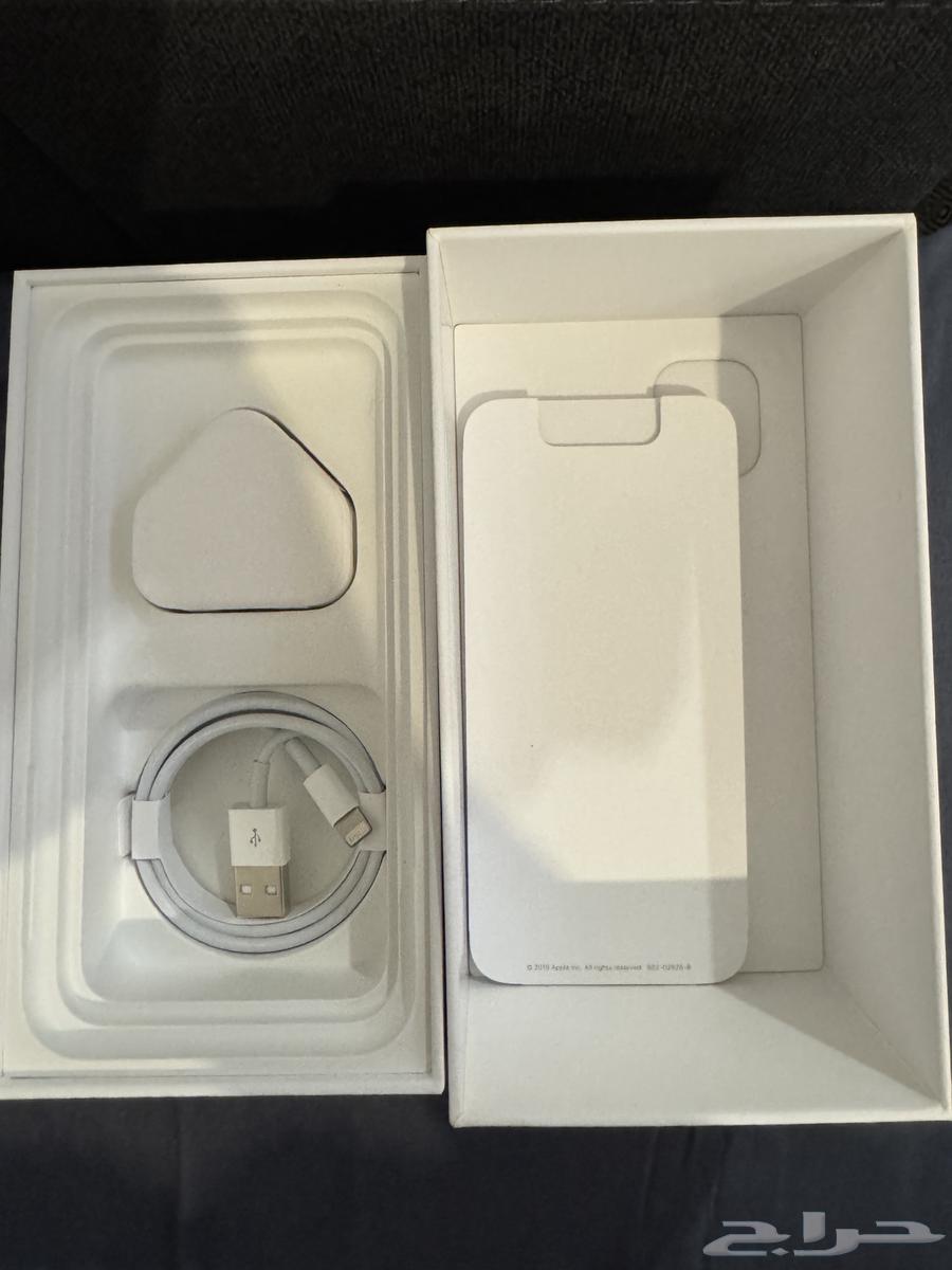 ايفون 11  128 جيجا  بكامل ملحقاته كرتون شاحن64398437828226111