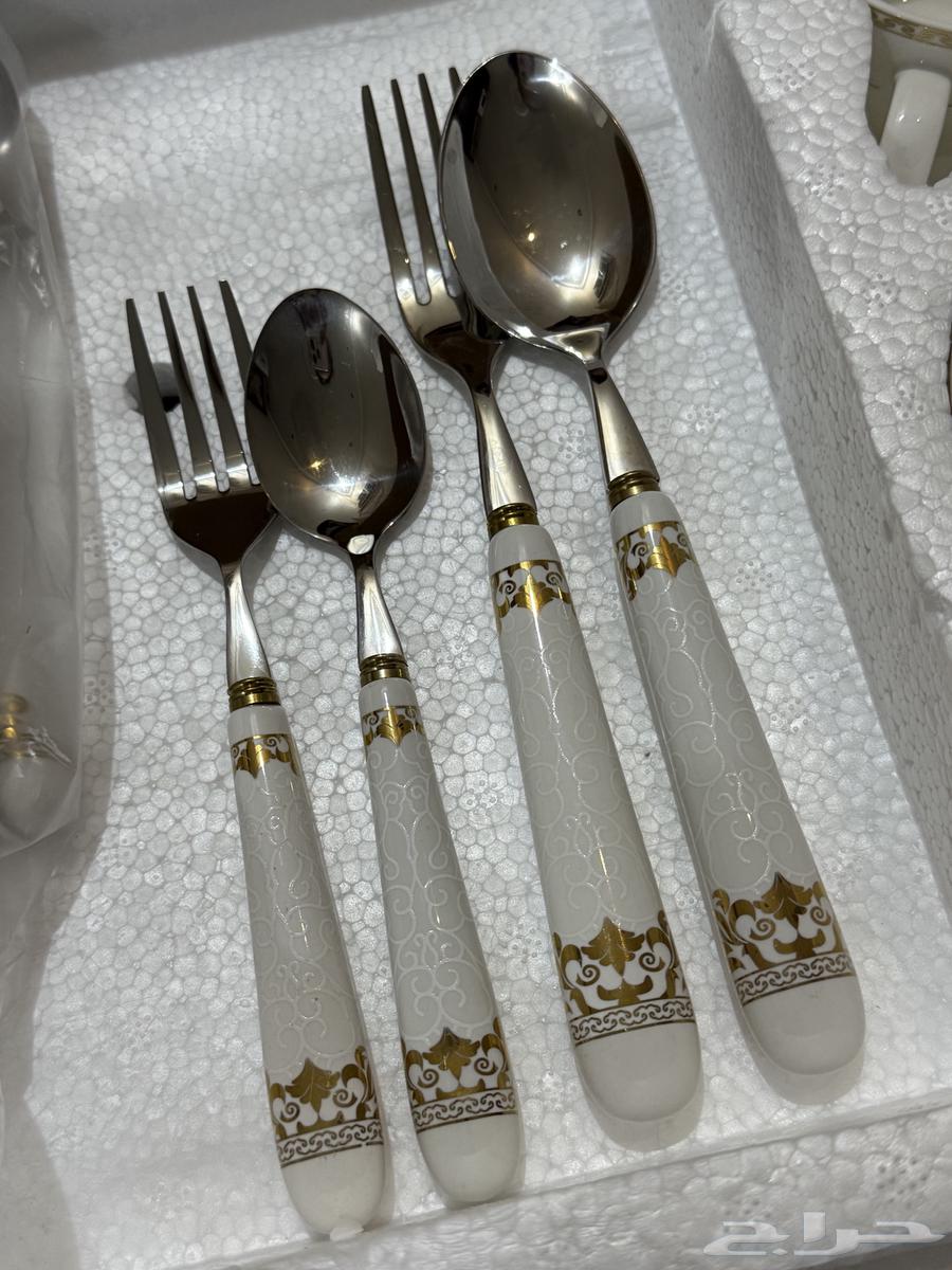 2 new dinner sets for sale and a mixer at a low price64400549504259112