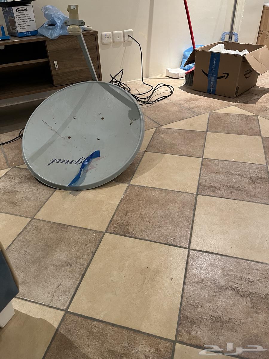 Satellite dish and piece and receiver63619357284866111