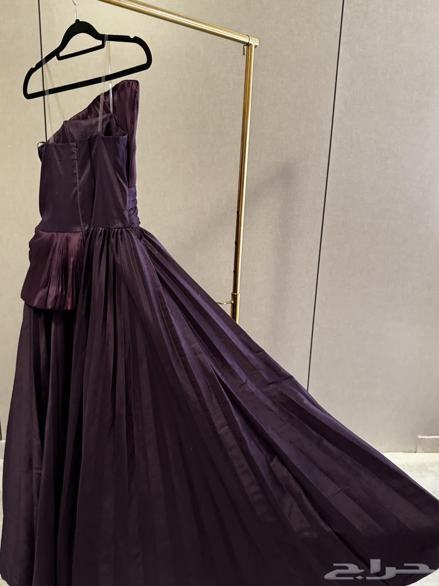 فساتين بعضها لم يتم استعمالها وجديده64399202581122110