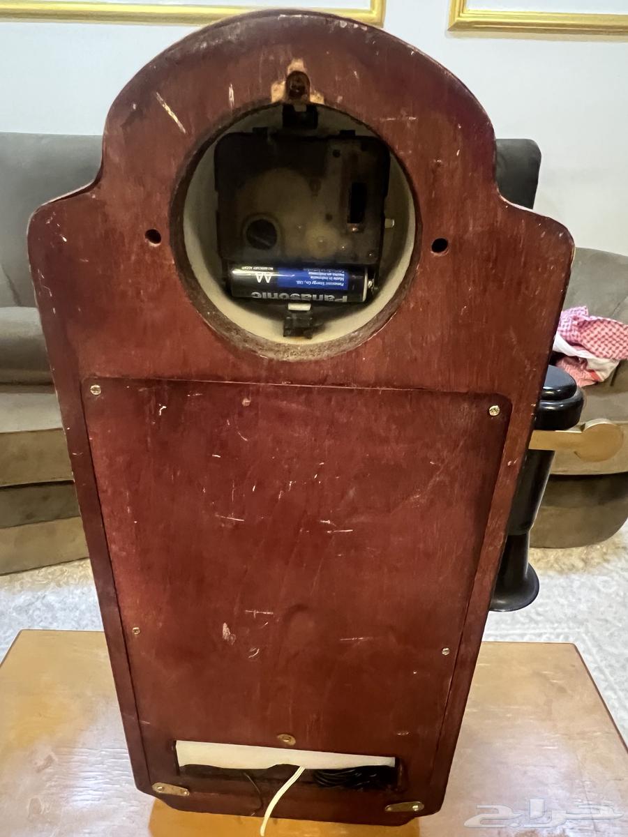 راديو كلاسيك قديم يعمل بصورة جيدة موجتين FM. AM64396407725058111