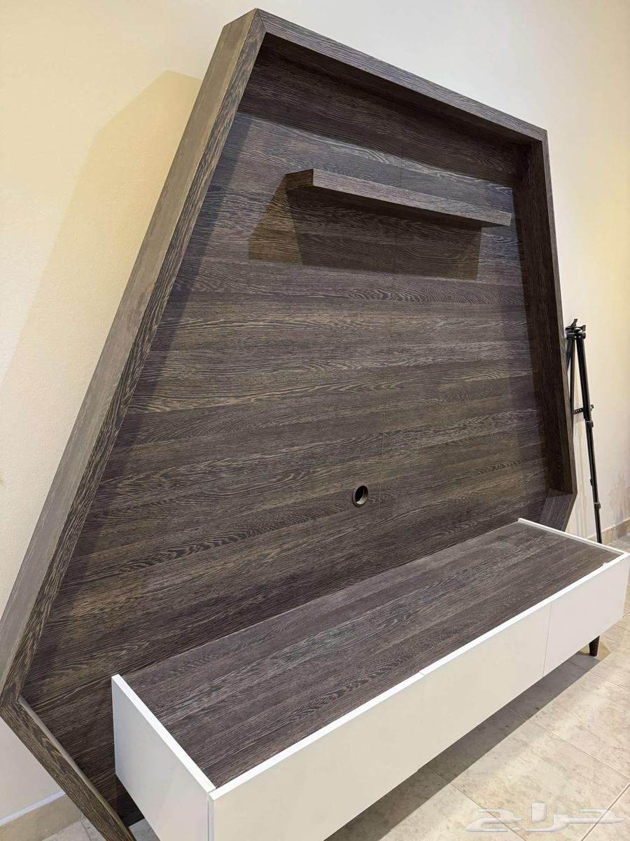 مكتبه للبيع شبه جديده خشب مبلغ الشراء 1700 البيع 80064392456594818112