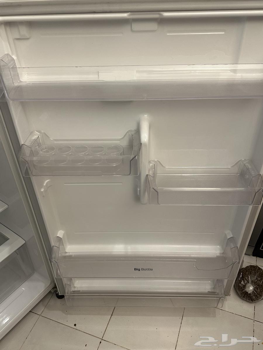 ثلاجة LG كبيرة بحالة جيد64394841420930113