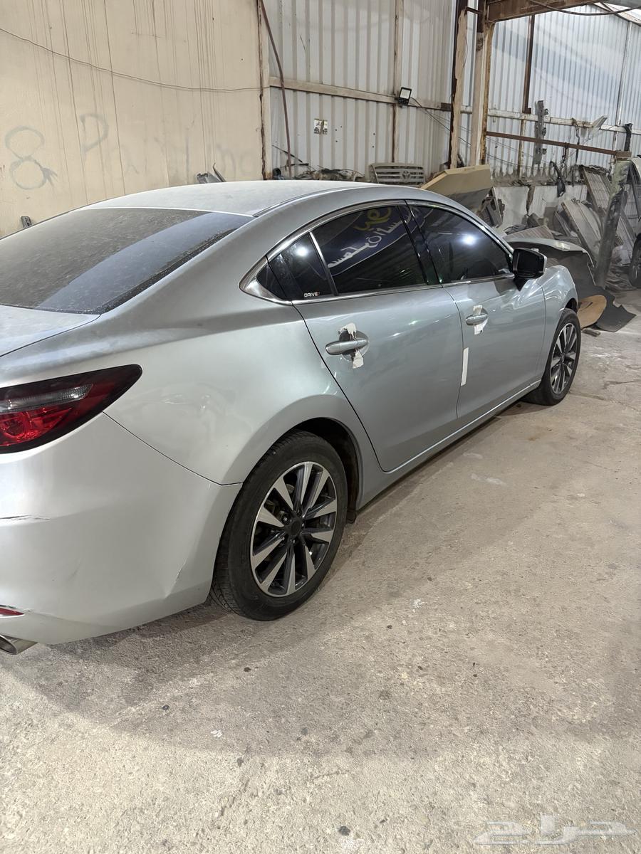 The left side of the face was severely injured and hit the steering wheel before the car stopped.63618148870659111