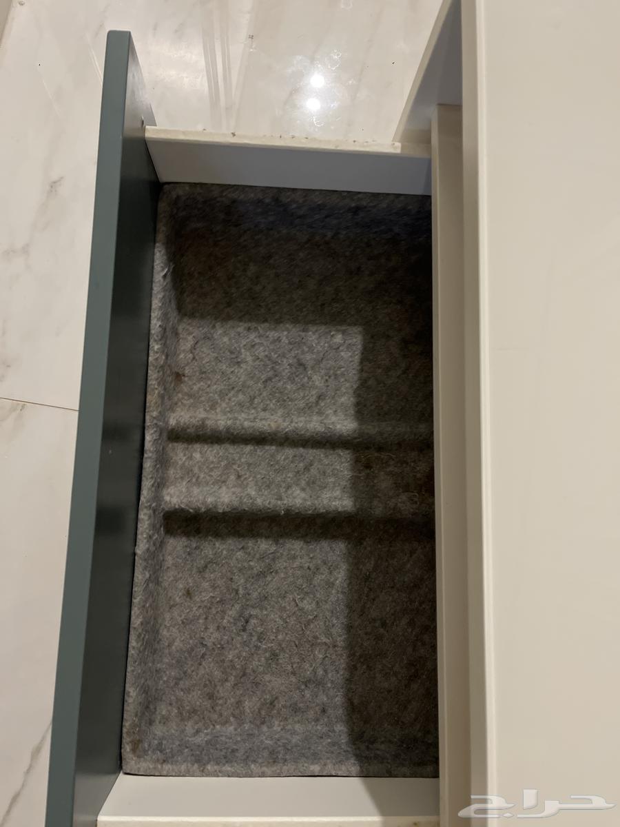 طوالة تلفزيون من أكيا64398534536705112