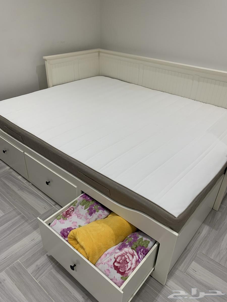 Double bed, wooden partition, and entrance table64397088241025112