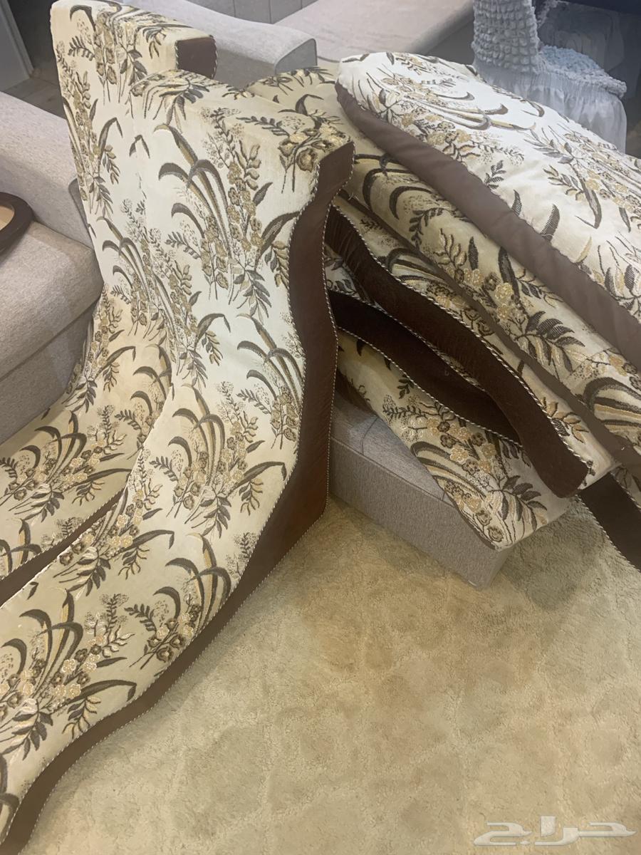 كنب 7 اشخاص   و كنب متصل احمر 3 زوايا تقريبا 6 4   ظهريات64397811148033113