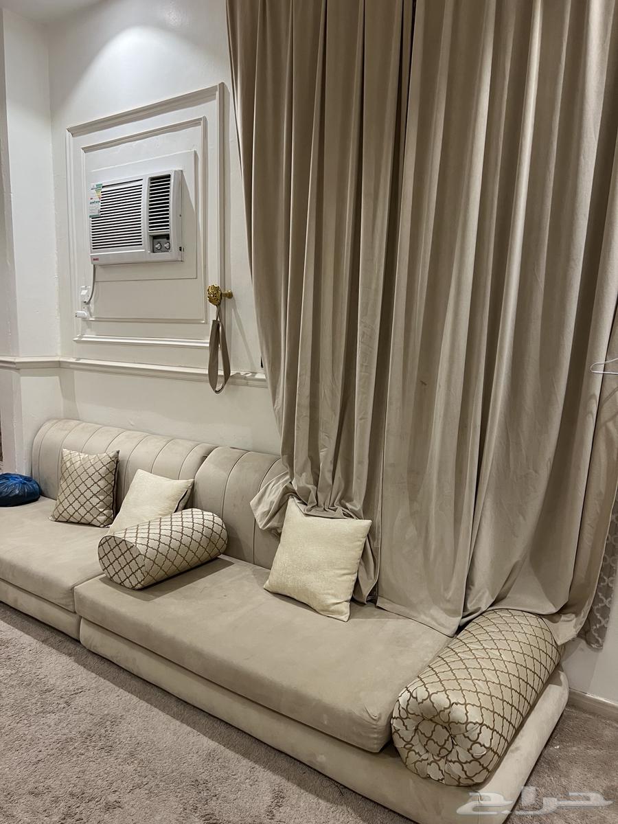 مجلس وفرشه جديده مع نجفه وستاير للبيع64392923422081111