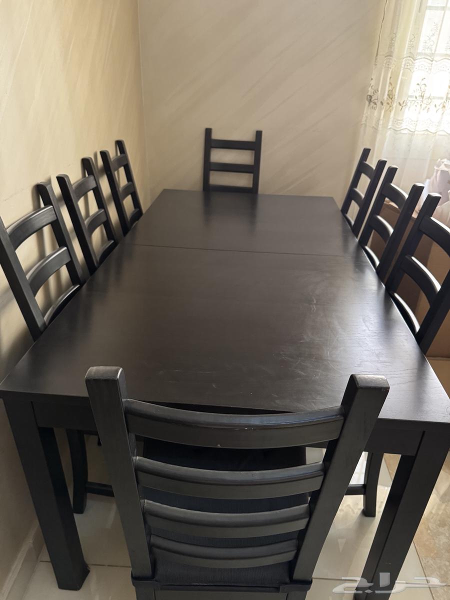 طاولة سفرة مع ثمانيه كراسي مع دولاب ب 1000 ريال64399410973442110