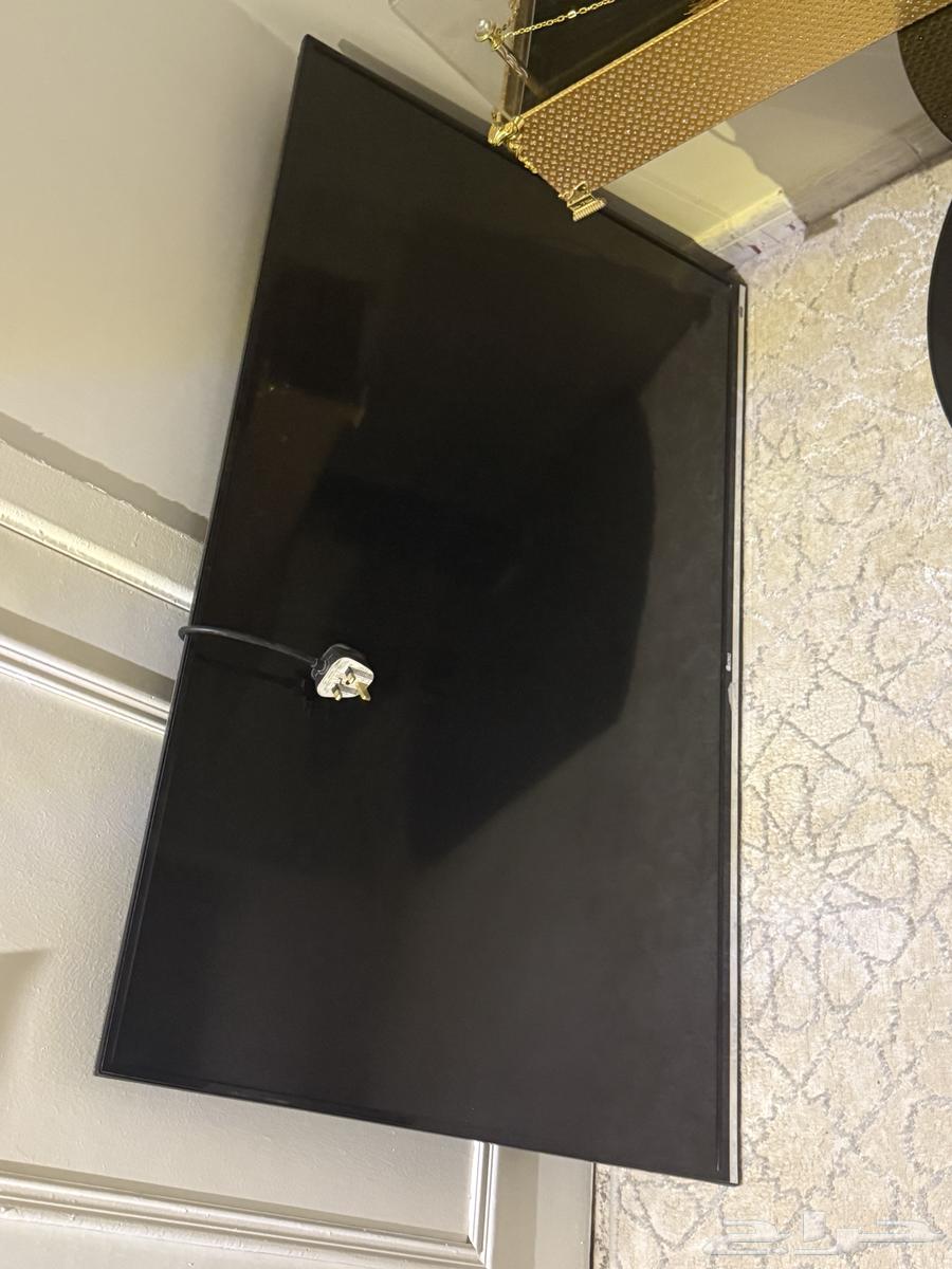 تلفزيون وطاولته للبيع 50 بوصة64397074954369111