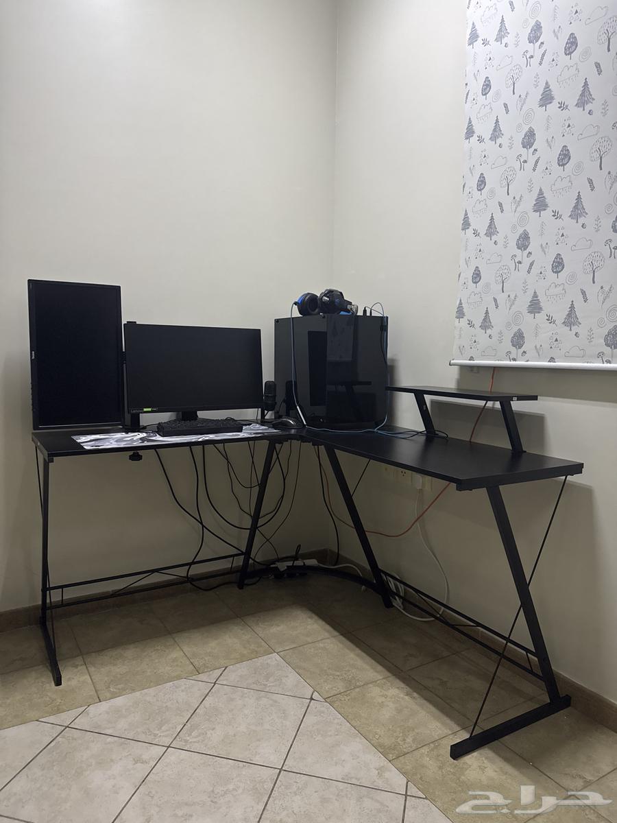 L-shaped gaming table64390110359811110